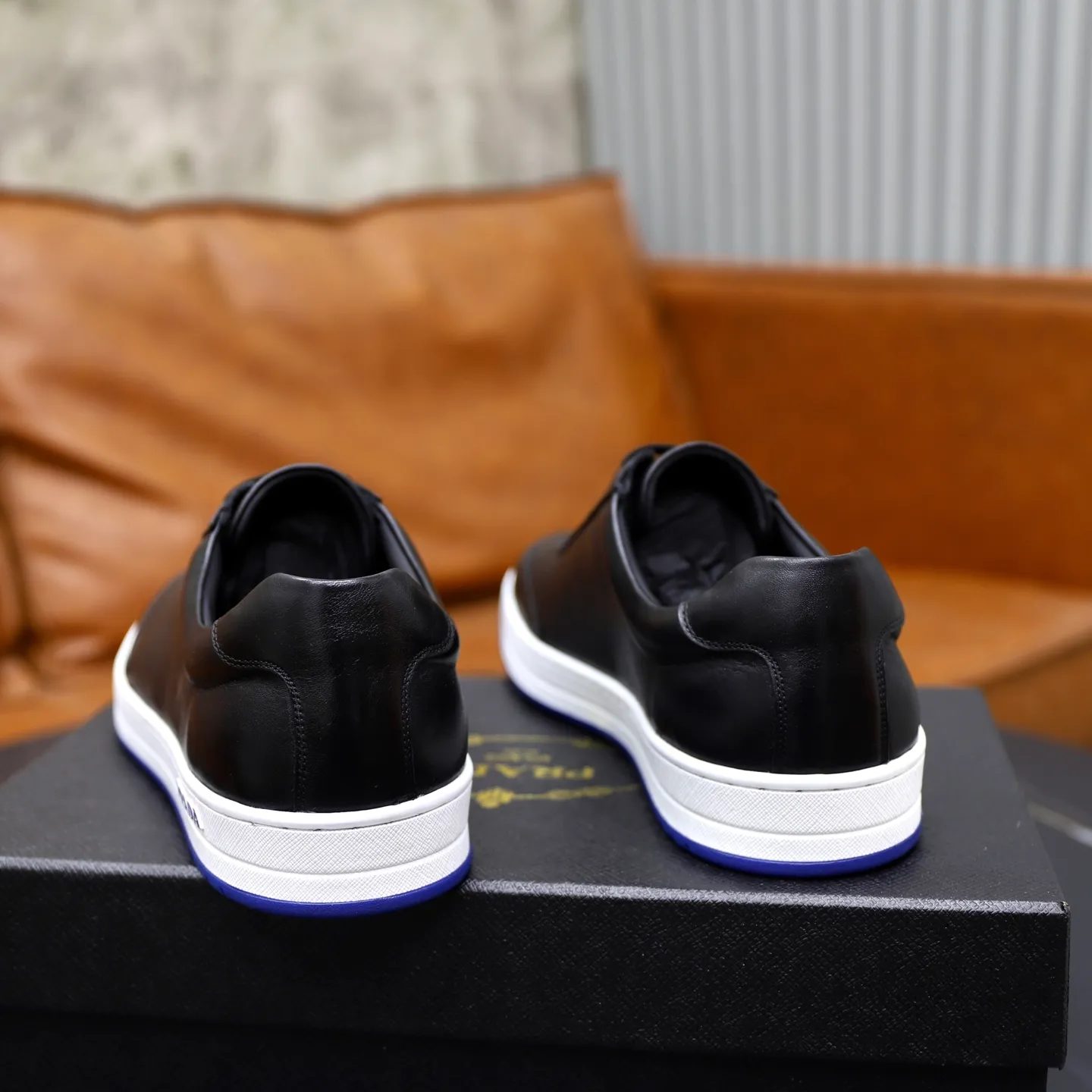 Factory price: 💰640 Prada classic men’s lace-up casual shoes | Imported cowhide upper | Upper stitching layered design, light and breathable | Soft and comfortable | Decorated with PRADA letters on the side | Distinctive sports style, showing the brand style | Lightweight concave and convex pattern rubber soles | Matched with cowhide foot pad lining | Excellent foot feel, fashionable and elegant | Size: 38-44 (45 customized)